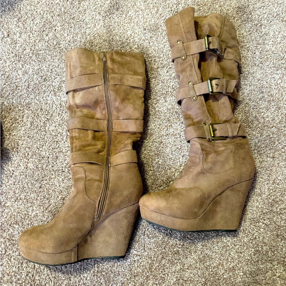Adorable wedge boots